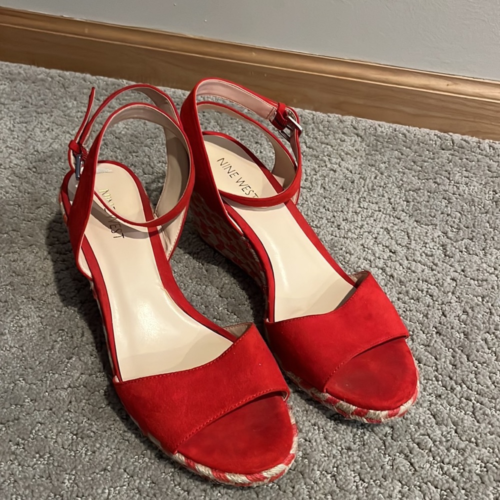 Nine West red suede buckle ankle strap espadrilles - size 9M